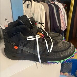 Nike Black Sneakers with Multicolor Sole